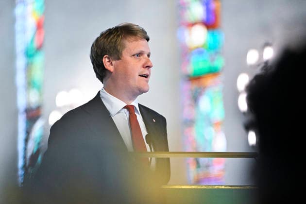 22. juli markering i Oslo domkirke Oslo 20260722. Utviklingsminister Asmund Grover Aukrust (Ap) taler under 22. juli markeringen i Oslo Domkirke. I ar er det 15 ar siden terrorangrepet hvor 77 mennesker mistet livet i 2011. Foto: Annika Byrde NTB POOL Oslo Norge fj5YyjZP4XM EDITORIAL USE ONLY Ref:_BNC_POLfj5YyjZP4XM.jpg *** July 22 commemoration at Oslo Cathedral, Oslo, July 22, 2026. Minister of Development Asmund Grover Aukrust (Ap) speaks during the July 22 commemoration at Oslo Cathedral. This year marks the 15th anniversary of the terrorist attack in which 77 people lost their lives in 2011. Photo: Annika Byrde, NTB POOL, Oslo, Norway, fj5YyjZP4XM, EDITORIAL USE ONLY, Ref BNC POLfj5YyjZP4XM jpg  Copyright: xAnnikaxByrdex xNTBx