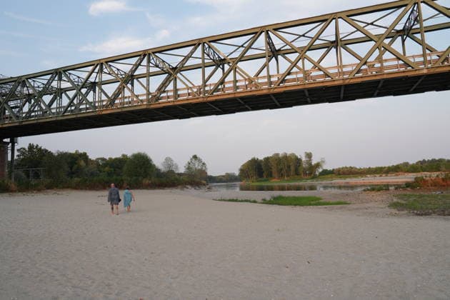 IPA86888829 - Mezzanino, Pavia, Ponte della Becca, July 22, 2026: The Po River has run dry; there is a water emergency and drought affecting Italy’s rivers. The Po River is 3 meters below its normal level, with vast stretches of sand; climate change and global warming  Copyright: xDuilioxPiaggesix xDuilioxPiaggesix 86888829