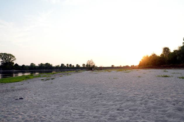 IPA86888847 - Mezzanino, Pavia, Ponte della Becca, July 22, 2026: The Po River has run dry; water emergency and drought in Italy’s rivers. The Po River is 3 meters below its normal level, with vast stretches of sand; climate change and global warming  Copyright: xDuilioxPiaggesix xDuilioxPiaggesix 86888847