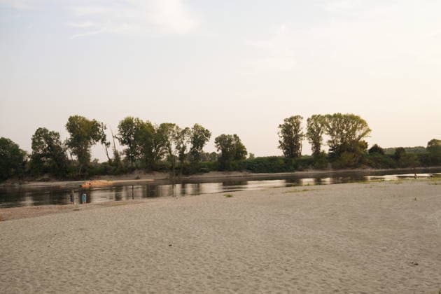 IPA86888853 - Mezzanino, Pavia, Ponte della Becca, July 22, 2026: The Po River has run dry; water emergency and drought in Italy’s rivers. The Po River is 3 meters below its normal level, with vast stretches of sand; climate change and global warming  Copyright: xDuilioxPiaggesix xDuilioxPiaggesix 86888853