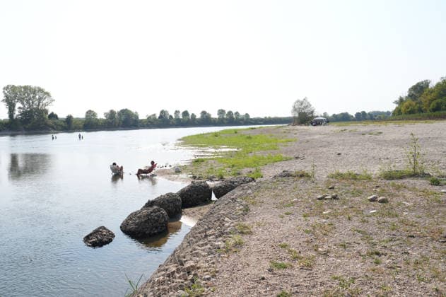 IPA86888857 - Mezzanino, Pavia, Ponte della Becca, July 22, 2026: The Po River has run dry; there is a water crisis and drought affecting Italy’s rivers. The Po River is 3 meters below its normal level, with vast stretches of sand; climate change and global warming  Copyright: xDuilioxPiaggesix xDuilioxPiaggesix 86888857