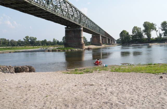 IPA86888859 - Mezzanino, Pavia, Ponte della Becca, July 22, 2026: The Po River has run dry; there is a water emergency and drought affecting Italy’s rivers. The Po River is 3 meters below its normal level, with vast stretches of sand; climate change and global warming.  Copyright: xDuilioxPiaggesix xDuilioxPiaggesix 86888859