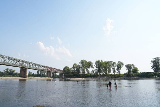 IPA86888865 - Mezzanino, Pavia, Ponte della Becca, July 22, 2026: The Po River has run dry; there is a water emergency and drought affecting Italy’s rivers. The Po River is 3 meters below its normal level, with vast stretches of sand; climate change and global warming  Copyright: xDuilioxPiaggesix xDuilioxPiaggesix 86888865