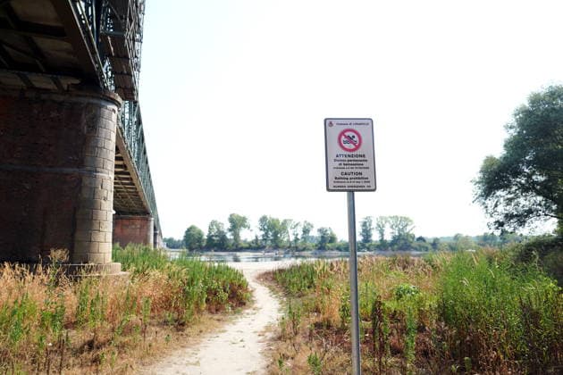 IPA86888892 - Mezzanino, Pavia, Ponte della Becca, July 22, 2026: The Po River has run dry; there is a water emergency and drought affecting Italy’s rivers. The Po River is 3 meters below its normal level, with vast stretches of sand; climate change and global warming  Copyright: xDuilioxPiaggesix xDuilioxPiaggesix 86888892
