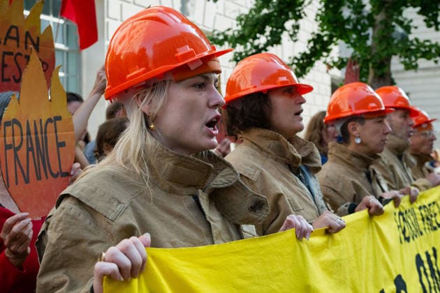 July 22, 2026, London, England, United Kingdom: Climate campaigners from Fossil Free London, Christian Climate Action and the Climate Choir stage a protest outside the Department for Energy Security and Net Zero (DESNZ) in Westminster, calling on the UK government to reject the proposed Rosebank oil field development in the North Sea. London United Kingdom - ZUMAk172 20260722_zip_k172_015 Copyright: xThomasxKrychx