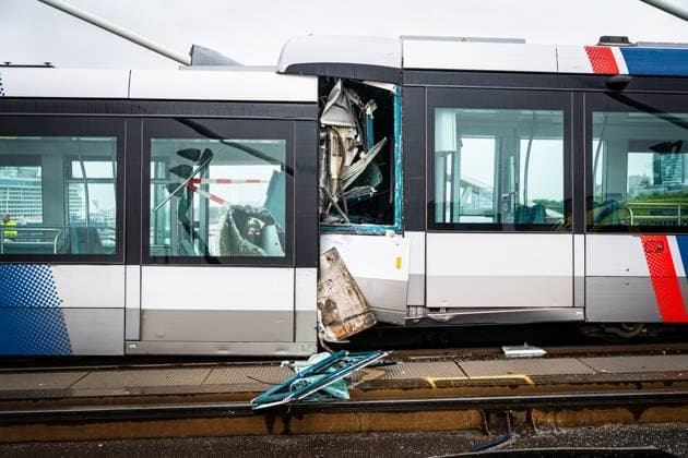 ROTTERDAM - Two trams collided on the Erasmus Bridge in Rotterdam. Eighteen people were injured in the incident, two of them seriously, the safety region reports. MEDIATV ANP netherlands out - belgium out  Copyright: xx x564050969x originalFilename: 564050969.jpg