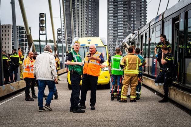 ROTTERDAM - Two trams collided on the Erasmus Bridge in Rotterdam. Eighteen people were injured in the incident, two of them seriously, the safety region reports. MEDIATV ANP netherlands out - belgium out  Copyright: xx x564050970x originalFilename: 564050970.jpg
