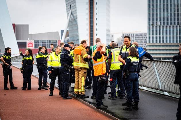 ROTTERDAM - Two trams collided on the Erasmus Bridge in Rotterdam. Eighteen people were injured in the incident, two of them seriously, the safety region reports. MEDIATV ANP netherlands out - belgium out  Copyright: xx x564050974x originalFilename: 564050974.jpg