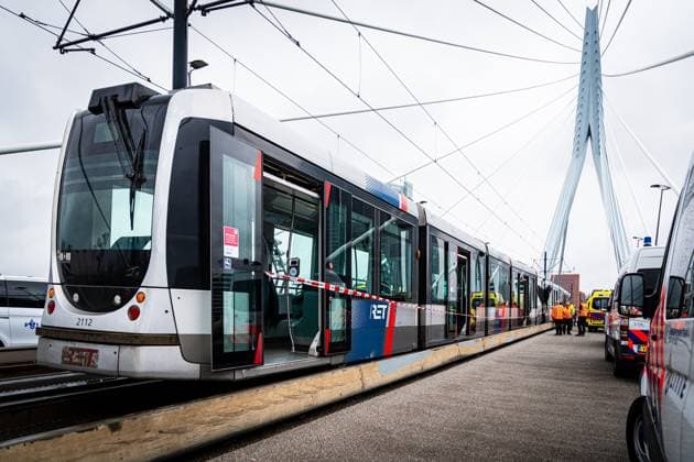 ROTTERDAM - Two trams collided on the Erasmus Bridge in Rotterdam. Eighteen people were injured in the incident, two of them seriously, the safety region reports. MEDIATV ANP netherlands out - belgium out  Copyright: xx x564050978x originalFilename: 564050978.jpg