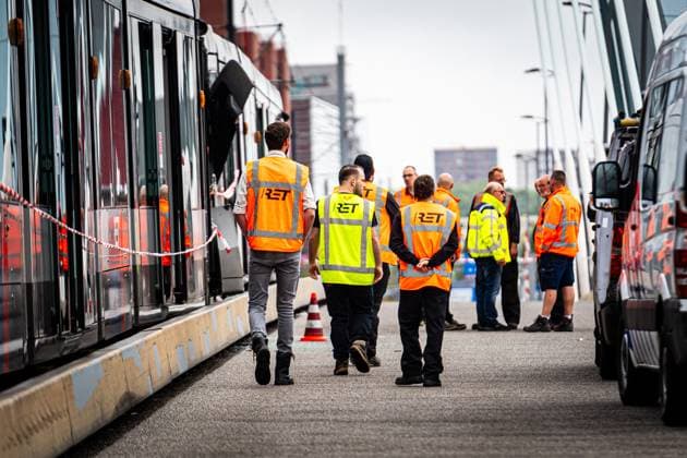 ROTTERDAM - Two trams collided on the Erasmus Bridge in Rotterdam. Eighteen people were injured in the incident, two of them seriously, the safety region reports. MEDIATV ANP netherlands out - belgium out  Copyright: xx x564050981x originalFilename: 564050981.jpg