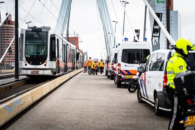ROTTERDAM - Two trams collided on the Erasmus Bridge in Rotterdam. Eighteen people were injured in the incident, two of them seriously, the safety region reports. MEDIATV ANP netherlands out - belgium out  Copyright: xx x564050983x originalFilename: 564050983.jpg