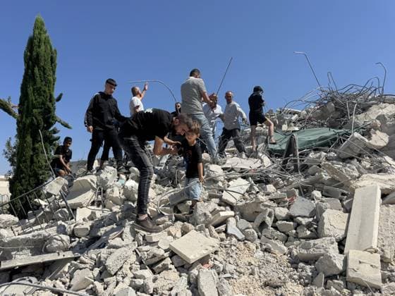 Israeli forces demolish four Palestinian homes in West Bank BETHLEHEM, WEST BANK, PALESTINE - JULY 22: Palestinian families attempt to salvage their belongings from the rubble of their homes after Israeli military forces demolish four Palestinian homes in Nahhalin village on the grounds that they are built without permits in Bethlehem, West Bank, Palestine on July 22, 2026. Hisham K. K. Abu Shaqra Anadolu Bethlehem West Bank. Editorial use only. Please get in touch for any other usage.  Copyright: x2026xAnadoluxHishamxK.xK.xAbuxShaqrax