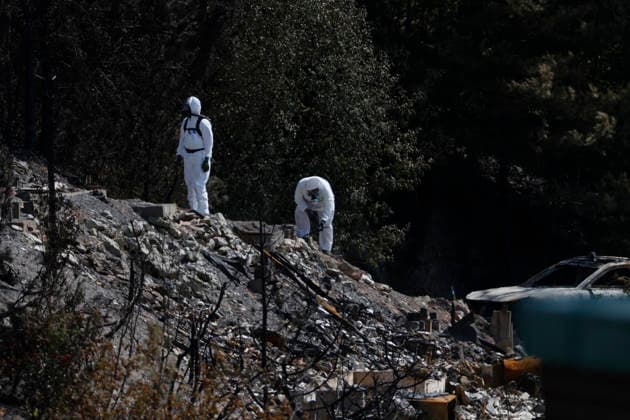 Norwegen, Großbrand in Drammen #3 Brann i Drammen Krokstadelva 20260722. Krimteknikkere pa plass onsdag ettermiddag. Storbrannen som startet fredag ettermiddag i et rekkehus ved Krokstadelva i Drammen. Foto: Frederik Ringnes NTB Krokstadelva Norge KG126u-BL6U EDITORIAL USE ONLY Ref:_BNCKG126u-BL6U.jpg *** Fire in Drammen, Krokstadelva, July 22, 2026 Forensic investigators on the scene Wednesday afternoon The major fire that broke out Friday afternoon in a townhouse near Krokstadelva in Drammen Photo: Frederik Ringnes, NTB Krokstadelva, Norway KG126u BL6U EDITORIAL USE ONLY Ref BNCKG126u BL6U jpg  Copyright: xFrederikxRingnesx xNTBx