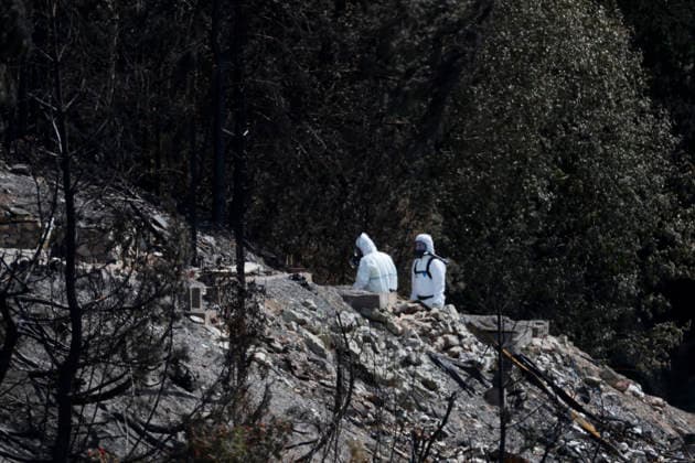 Norwegen, Großbrand in Drammen #3 Brann i Drammen Krokstadelva 20260722. Krimteknikkere pa plass onsdag ettermiddag. Storbrannen som startet fredag ettermiddag i et rekkehus ved Krokstadelva i Drammen. Foto: Frederik Ringnes NTB Krokstadelva Norge IAVt4SRGqv4 EDITORIAL USE ONLY Ref:_BNCIAVt4SRGqv4.jpg *** Fire in Drammen, Krokstadelva, July 22, 2026 Forensic investigators on the scene Wednesday afternoon The major fire that broke out Friday afternoon in a townhouse near Krokstadelva in Drammen Photo: Frederik Ringnes, NTB Krokstadelva, Norway IAVt4SRGqv4 EDITORIAL USE ONLY Ref BNCIAVt4SRGqv4 jpg  Copyright: xFrederikxRingnesx xNTBx