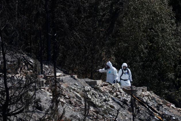 Norwegen, Großbrand in Drammen #3 Brann i Drammen Krokstadelva 20260722. Krimteknikkere pa plass onsdag ettermiddag. Storbrannen som startet fredag ettermiddag i et rekkehus ved Krokstadelva i Drammen. Foto: Frederik Ringnes NTB Krokstadelva Norge Zyg8RhSR9JI EDITORIAL USE ONLY Ref:_BNCZyg8RhSR9JI.jpg *** Fire in Drammen, Krokstadelva, July 22, 2026 Forensic investigators on the scene Wednesday afternoon The major fire that broke out Friday afternoon in a townhouse near Krokstadelva in Drammen Photo: Frederik Ringnes, NTB Krokstadelva, Norway Zyg8RhSR9JI EDITORIAL USE ONLY Ref BNCZyg8RhSR9JI jpg  Copyright: xFrederikxRingnesx xNTBx