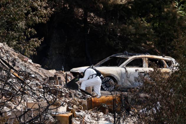 Norwegen, Großbrand in Drammen #3 Brann i Drammen Krokstadelva 20260722. Krimteknikkere pa plass onsdag ettermiddag. Storbrannen som startet fredag ettermiddag i et rekkehus ved Krokstadelva i Drammen. Foto: Frederik Ringnes NTB Krokstadelva Norge 1ZjLqTMFvIM EDITORIAL USE ONLY Ref:_BNC1ZjLqTMFvIM.jpg *** Fire in Drammen, Krokstadelva, July 22, 2026 Forensic investigators on the scene Wednesday afternoon The major fire that broke out Friday afternoon in a townhouse near Krokstadelva in Drammen Photo: Frederik Ringnes, NTB Krokstadelva, Norway 1ZjLqTMFvIM EDITORIAL USE ONLY Ref BNC1ZjLqTMFvIM jpg  Copyright: xFrederikxRingnesx xNTBx