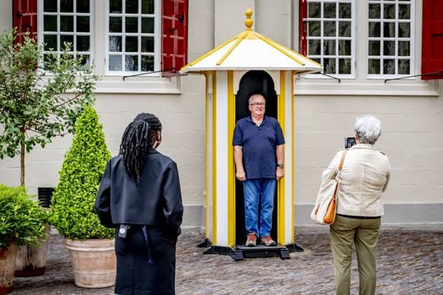 THE HAGUE - The public during the opening to the public of Noordeinde Palace and the Royal Stables. In total, more than 43,000 visitors are allowed to view the King s working palace and the stables. ROBIN UTRECHT ANP netherlands out - belgium out  Copyright: xx x564052854x originalFilename: 564052854.jpg