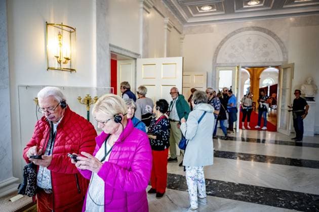 THE HAGUE - The public during the opening to the public of Noordeinde Palace and the Royal Stables. In total, more than 43,000 visitors are allowed to view the King s working palace and the stables. ROBIN UTRECHT ANP netherlands out - belgium out  Copyright: xx x564052911x originalFilename: 564052911.jpg