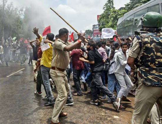 AISA supporters stage a Lok Bhawan March against the irregularities and examination paper leaks Patna, Jul 22 (ANI): Police personnel carry out a lathi charge on AISA supporters during the Lok Bhawan March against the irregularities and examination paper leaks, in Patna on Wednesday. Patna Bihar India Copyright: xANIx ANI_20260722119