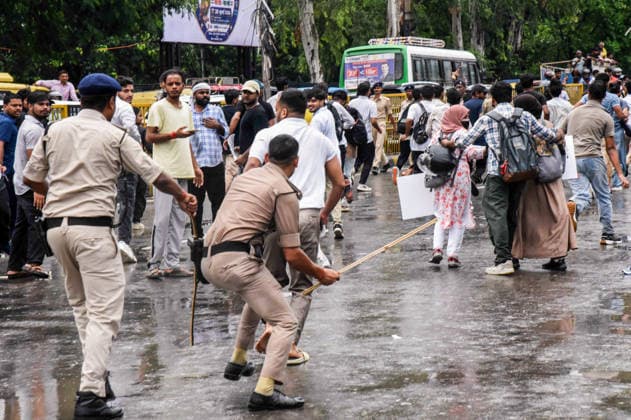 AISA supporters stage a Lok Bhawan March against the irregularities and examination paper leaks Patna, Jul 22 (ANI): Police personnel carry out a lathi charge on AISA supporters as they stage a protest during the Lok Bhawan March against irregularities and examination paper leaks, in Patna on Wednesday. Patna Bihar India Copyright: xANIx ANI_20260722196