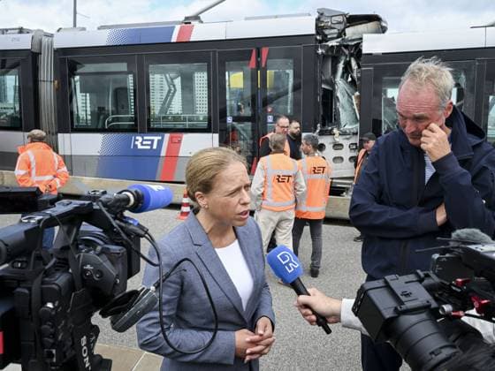 ROTTERDAM - Mayor Carola Schouten of Rotterdam on the Erasmus Bridge with the tram accident in the background, in which several people were injured. FRANK DE ROO ANP netherlands out - belgium out  Copyright: xx x564054891x originalFilename: 564054891.jpg