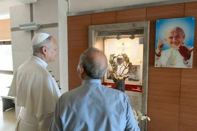 ITALY - POPE LEO XIV DURING HIS VISIT TO THE SANCTUARY OF THE HOLY TRINITY IN VALLEPIETRA - 2026 7 22 Italy, Vellepietra , Vatican, 2026 7 22 Pope Leo XIV during his visit to the Sanctuary of the Holy Trinity in Vallepietra. EDITORIAL USE ONLY - NO BOOKS Copyright: xVATICANxMEDIAx