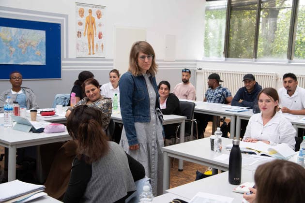 Verena SCHAEFFER, Schäffer, Ministerin fuer Kinder, Jugend, Familie, Gleichstellung, Flucht und Integration des Landes Nordrhein-Westfalen besucht das Sprach- und Qualifizierungszentrum Quaz.Ruhr, Bochum, 22.07.2026 *** Verena SCHAEFFER, Schäffer, Minister for Children, Youth, Family, Equality, Refugees, and Integration of the State of North Rhine-Westphalia, visits the Quaz Ruhr Language and Training Center in Bochum on July 22, 2026