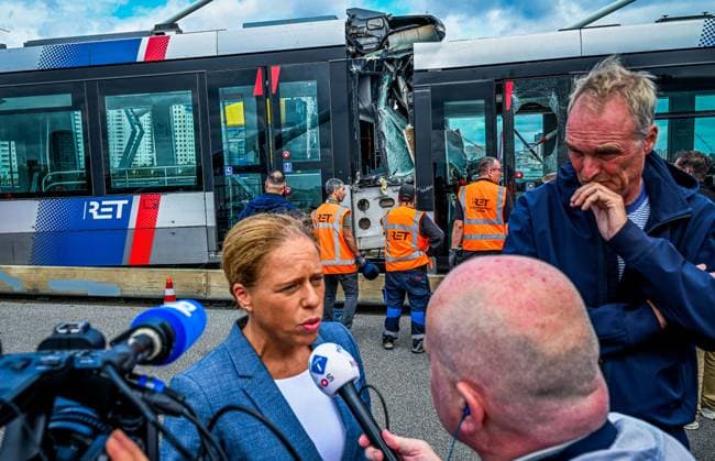 ROTTERDAM - Mayor Carola Schouten of Rotterdam on the Erasmus Bridge with the tram accident in the background, in which several people were injured. FRANK DE ROO ANP netherlands out - belgium out  Copyright: xx x564057086x originalFilename: 564057086.jpg