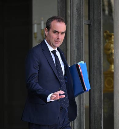 French government weekly cabinet meeting at Elysee Palace in Paris PARIS, FRANCE - JULY 22: French Prime Minister Sebastien Lecornu leaves after the weekly cabinet meeting at the Elysee Palace in Paris, France on July 22, 2026. Mustafa Yalcin Anadolu Paris France. Editorial use only. Please get in touch for any other usage.  Copyright: x2026xAnadoluxMustafaxYalcinx