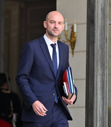 French government weekly cabinet meeting at Elysee Palace in Paris PARIS, FRANCE - JULY 22: French Foreign Affairs Minister Jean-Noel Barrot leaves after the weekly cabinet meeting at the Elysee Palace in Paris, France on July 22, 2026. Mustafa Yalcin Anadolu Paris France. Editorial use only. Please get in touch for any other usage.  Copyright: x2026xAnadoluxMustafaxYalcinx
