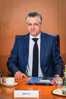 Sitzung des Bundeskabinetts ** NUR FÜR REDAKTIONELLE ZWECKE ** EDITORIAL USE ONLY **<p>Thorsten Frei (CDU), Chef des Bundeskanzleramts und Bundesminister für besondere Aufgaben, nimmt an der Sitzung des Bundeskabinetts teil, fotografiert am 22.07.2026 in Berlin. Berlin Berlin Berlin Copyright: MaurizioxGambarini *** Federal Cabinet Meeting ** FOR EDITORIAL USE ONLY ** EDITORIAL USE ONLY ** p Thorsten Frei (CDU), Head of the Federal Chancellery and Federal Minister for Special Tasks, attends the Federal Cabinet meeting, photographed on July 22, 2026, in Berlin, Berlin, Berlin, Berlin. Copyright MaurizioxGambarini Copyright: MaurizioxGambarini doc86tsgw753qaae8glekm ,EDITORIAL USE ONLY
