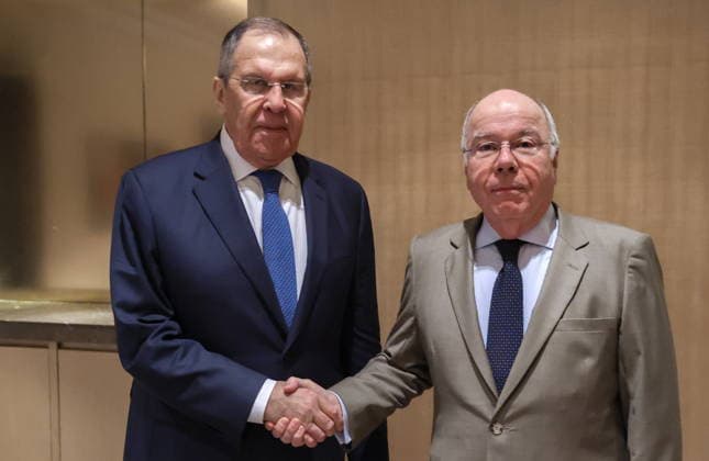 PHILIPPINES, MANILA - JULY 22, 2026: Russia s Minister of Foreign Affairs Sergei Lavrov (L) and Brazil s Minister of Foreign Affairs Mauro Vieira shake hands during a meeting on the sidelines of ASEAN-led events. Video grab. Best quality available Manila Philippines  - ZUMAt113 20260722_zaa_t113_118 Copyright: xRussianxForeignxMinistryx