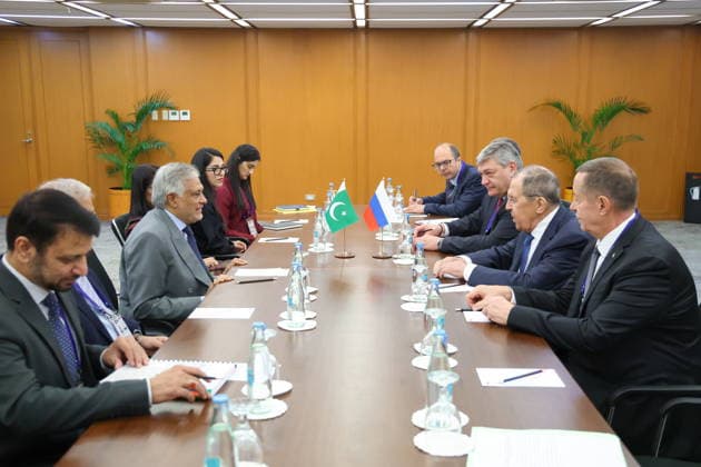 PHILIPPINES, MANILA - JULY 22, 2026: Pakistan s Minister for Foreign Affairs Ishaq Dar (3rd L) and Russia s Minister of Foreign Affairs Sergei Lavrov (2nd R) during a meeting on the sidelines of ASEAN-led events. TASS  95328258