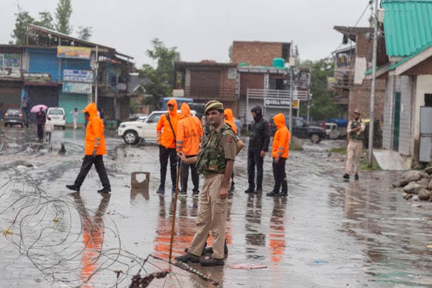 July 22, 2026, Budgam, Jammu And Kashmir, India: Indian armed police inspect the damage and seal off the area after a shopping complex is swallowed by raging floodwaters as heavy rain triggers flash floods and landslides in Beerwah. The severe weather leaves at least 22 people dead in the Poonch and Rajouri districts, forces the closure of educational institutions until July 26, and leads to the suspension of the Amarnath Yatra. Budgam India - ZUMAa205 20260722_zip_a205_019 Copyright: xAdilxAbassx