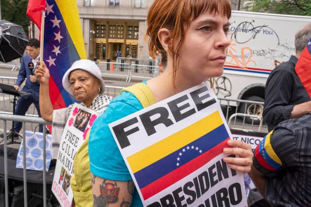 People demonstrate to demand the release of ousted Venezuelan President Nicolas Maduro and his wife, Cilia Flores, near the US District Court for the Southern District of New York, USA, 22 July 2026. Protest demands the release of Nicolas Maduro in New York !ACHTUNG: NUR REDAKTIONELLE NUTZUNG!  Copyright: xAngelxColmenaresx AME1896 20260722-55020961464_1