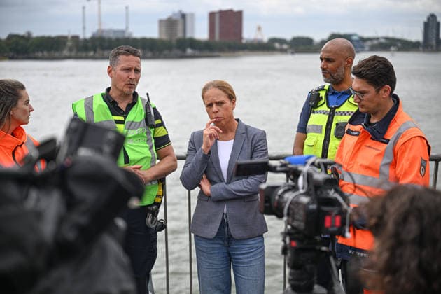 Several injured after trams collide on Rotterdam s Erasmus Bridge ROTTERDAM, NETHERLANDS - JULY 22: Rotterdam Mayor Carola Schouten inspects the trams at the scene on the Erasmus Bridge where two trams collided, resulting in injuries in Rotterdam, Netherlands on July 22, 2026. Emergency services quickly responded to the scene, with police, firefighters and medical teams working to assist those affected. The collision caused disruption in the area as authorities secured the location and launched an investigation into the circumstances of the crash. Mouneb Taim Anadolu Rotterdam Netherlands Antilles. Editorial use only. Please get in touch for any other usage.  Copyright: x2026xAnadoluxMounebxTaimx