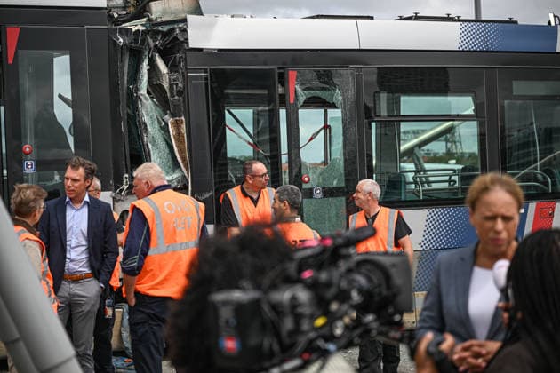 Several injured after trams collide on Rotterdam s Erasmus Bridge ROTTERDAM, NETHERLANDS - JULY 22: Teams are investigating the scene where numerous people were injured following a collision between two trams on the Erasmus Bridge in Rotterdam, Netherlands on July 22, 2026. Emergency services quickly responded to the scene, with police, firefighters and medical teams working to assist those affected. The collision caused disruption in the area as authorities secured the location and launched an investigation into the circumstances of the crash. Mouneb Taim Anadolu Rotterdam Netherlands Antilles. Editorial use only. Please get in touch for any other usage.  Copyright: x2026xAnadoluxMounebxTaimx