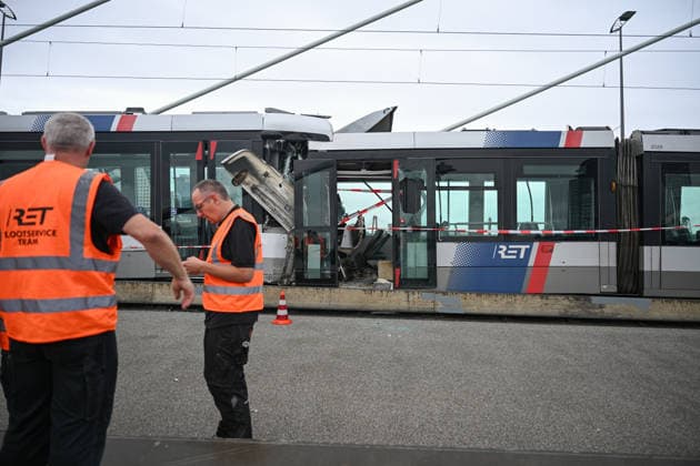 Several injured after trams collide on Rotterdam s Erasmus Bridge ROTTERDAM, NETHERLANDS - JULY 22: A view of the scene after two trams collided on the Erasmus Bridge in Rotterdam, Netherlands, on July 22, 2026. Several people were injured in the collision. Emergency services responded to the incident, and authorities launched an investigation into the cause of the crash. Mouneb Taim Anadolu Rotterdam Netherlands Antilles. Editorial use only. Please get in touch for any other usage.  Copyright: x2026xAnadoluxMounebxTaimx