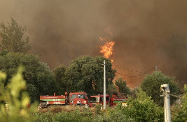 Forest Fire Breaks Out in Fethiye MUGLA, TURKIYE - JULY 22: Firefighting crews work to contain a forest fire in the Fethiye district of Mugla, Turkiye, on July 22, 2026. Ali Riza Akkir Anadolu Mugla Turkey. Editorial use only. Please get in touch for any other usage.  Copyright: x2026xAnadoluxAlixRizaxAkkirx