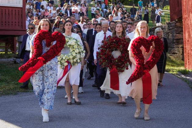22. juli markering pa Utoya Utoya 20260722. Kransenedleggelse under 22. juli markeringen pa Utoya. I ar er det 15 ar siden terrorangrepet hvor 77 mennesker ble dre drept i 2011. Foto: Thomas Fure NTB Utoya Norge duYExHCiwQY EDITORIAL USE ONLY Ref:_BNC_POLduYExHCiwQY.jpg *** July 22 Commemoration on Utoya Utoya 20260722 Wreath-laying ceremony during the July 22 commemoration on Utoya This year marks 15 years since the terrorist attack in which 77 people were killed in 2011 Photo: Thomas Fure, NTB Utoya, Norway, youYExHCiwQY EDITORIAL USE ONLY Ref BNC POLduYExHCiwQY jpg  Copyright: xThomasxFurex xNTBx