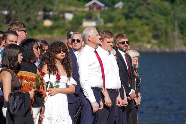 22. juli markering pa Utoya Utoya 20260722. Kransenedleggelse under 22. juli markeringen pa Utoya. I ar er det 15 ar siden terrorangrepet hvor 77 mennesker ble dre drept i 2011. Foto: Thomas Fure NTB Utoya Norge yf3TiL3R3_c EDITORIAL USE ONLY Ref:_BNC_POLyf3TiL3R3_c.jpg *** July 22 Commemoration on Utoya Utoya 20260722 Wreath-laying ceremony during the July 22 commemoration on Utoya This year marks the 15th anniversary of the terrorist attack in which 77 people were killed in 2011 Photo: Thomas Fure, NTB Utoya, Norway yf3TiL3R3 c EDITORIAL USE ONLY Ref BNC POLyf3TiL3R3 c jpg  Copyright: xThomasxFurex xNTBx