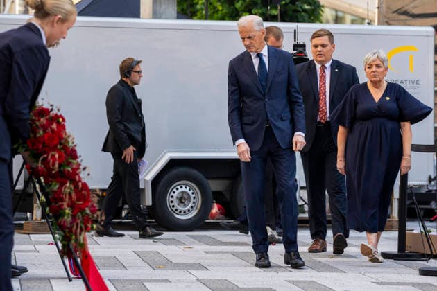 22. juli markering ved minnesmerket i Regjeringskvartalet Oslo 20260722. Statsminister Jonas Gahr Store under 22. juli markering ved minnesmerket ved hoyblokka i Regjeringskvartalet. I ar er det 15 ar siden terrorangrepet hvor 77 mennesker mistet livet i 2011. Foto: Frederik Ringnes NTB Oslo Norge 9cYDnH6Bpes EDITORIAL USE ONLY Ref:_BNC9cYDnH6Bpes.jpg *** July 22 commemoration at the memorial in the Government Quarter, Oslo 20260722 Prime Minister Jonas Gahr Store during the July 22 commemoration at the memorial by the Hoyblokka building in the Government Quarter. This year marks 15 years since the terrorist attack in which 77 people losttheir lives in 2011. Photo by Frederik Ringnes, NTB, Oslo, Norway 9cYDnH6Bpes EDITORIAL USE ONLY  Copyright: xFrederikxRingnesx xNTBx