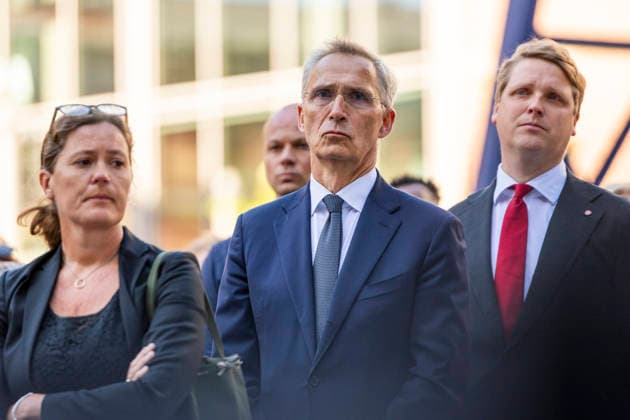 22. juli markering ved minnesmerket i Regjeringskvartalet Oslo 20260722. Finansminister Jens Stoltenberg under 22. juli markering ved minnesmerket ved hoyblokka i Regjeringskvartalet. I ar er det 15 ar siden terrorangrepet hvor 77 mennesker mistet livet i 2011. Foto: Frederik Ringnes NTB Oslo Norge 9yV2gn_R0oY EDITORIAL USE ONLY Ref:_BNC9yV2gn_R0oY.jpg *** July 22 commemoration at the memorial in the Government Quarter, Oslo, July 22, 2026. Finance Minister Jens Stoltenberg during the July 22 commemoration at the memorial by the Hoyblokka building in the Government Quarter. This year marks 15 years since the terrorist attack in which 77 people lost their lives in 2011. Photo by Frederik Ringnes, NTB, Oslo, Norway 9yV2gn R0oY EDITORIAL  Copyright: xFrederikxRingnesx xNTBx
