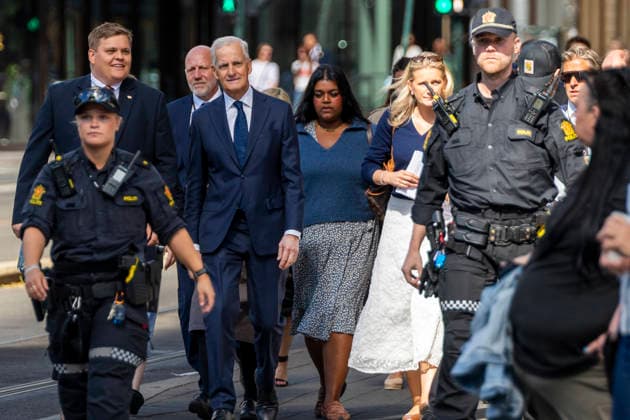22. juli markering ved minnesmerket i Regjeringskvartalet Oslo 20260722. Statsminister Jonas Gahr Store ankommer Oslo domkirke for minnegudstjeneste i forbindelse med 22. juli markeringen. I ar er det 15 ar siden terrorangrepet hvor 77 mennesker mistet livet i 2011. Foto: Frederik Ringnes NTB Oslo Norge Jj_dly600J4 EDITORIAL USE ONLY Ref:_BNCJj_dly600J4.jpg *** July 22 commemoration at the memorial in the Government Quarter, Oslo 20260722 Prime Minister Jonas Gahr Store arrives at Oslo Cathedral for a memorial service in connection with the July 22 commemoration. This year marks 15 years since the terrorist attack in which 77 people lost their lives in 2011. Photo: Frederik Ringnes, NTB, Oslo, Norway. Jj dly600J4 EDITORIAL USE ONLY R  Copyright: xFrederikxRingnesx xNTBx