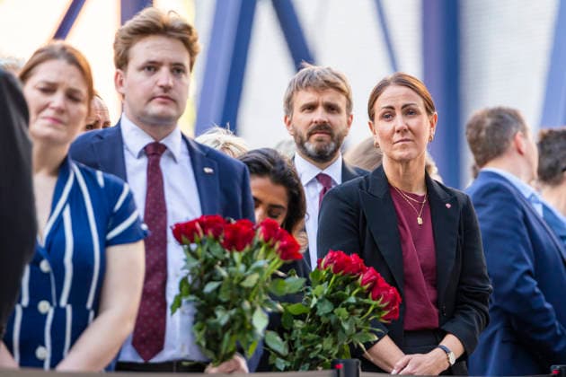 22. juli markering ved minnesmerket i Regjeringskvartalet Oslo 20260722. Tonje Brenna under 22. juli markering ved minnesmerket ved hoyblokka i Regjeringskvartalet. I ar er det 15 ar siden terrorangrepet hvor 77 mennesker mistet livet i 2011. Foto: Frederik Ringnes NTB Oslo Norge ki66IwCdY2A EDITORIAL USE ONLY Ref:_BNCki66IwCdY2A.jpg *** July 22 commemoration at the memorial in the Government Quarter, Oslo, July 22, 2026 Tonje Brenna during the July 22 commemoration at the memorial by the Hoyblokka building in the Government Quarter. This year marks 15 years since the terrorist attack in which 77 people lost their lives in 2011 Photo: Frederik Ringnes, NTB, Oslo, Norway ki66IwCdY2A EDITORIAL USE ONLY Ref BNCki66IwCdY2A jpg  Copyright: xFrederikxRingnesx xNTBx
