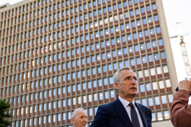 22. juli markering ved minnesmerket i Regjeringskvartalet Oslo 20260722. Tidligere statsminister Jens Stoltenberg foran hoyblokka for 22. juli markering ved minnesmerket ved hoyblokka i Regjeringskvartalet. I ar er det 15 ar siden terrorangrepet hvor 77 mennesker mistet livet i 2011. Foto: Frederik Ringnes NTB Oslo Norge RCVgqGpfgaQ EDITORIAL USE ONLY Ref:_BNCRCVgqGpfgaQ.jpg *** July 22 commemoration at the memorial in the Government Quarter, Oslo 20260722 Former Prime Minister Jens Stoltenberg in front of the Hoyblokka building during the July 22 commemoration at the memorial by the Hoyblokka building in the Government Quarter. This year marks 15 years since the terroristattack in which 77 people lost their lives in 2011 Photo: Fre  Copyright: xFrederikxRingnesx xNTBx