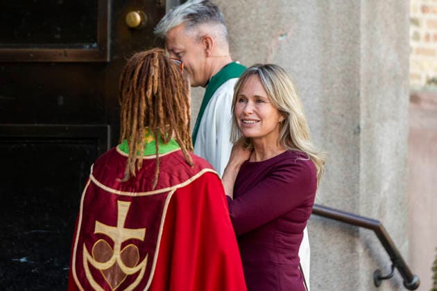 22. juli markering ved minnesmerket i Regjeringskvartalet Oslo 20260722. Ordforer i Oslo Anne Lindboe (Hoyre) ankommer Oslo domkirke for minnegudstjeneste i forbindelse med 22. juli markeringen. I ar er det 15 ar siden terrorangrepet hvor 77 mennesker mistet livet i 2011. Foto: Frederik Ringnes NTB Oslo Norge y2sBrRuZreg EDITORIAL USE ONLY Ref:_BNCy2sBrRuZreg.jpg *** July 22 commemoration at the memorial in the Government Quarter, Oslo, July 22, 2026. Oslo Mayor Anne Lindboe Hoyre arrives at Oslo Cathedral for a memorial service in connection with the July 22 commemoration. This year marks 15 years since the terrorist attack in which 77 people lost their lives in 2011. Photo: Frederik Ringnes, NTB, Oslo, Norway y2sBrRuZreg EDITORIAL  Copyright: xFrederikxRingnesx xNTBx