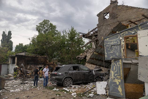 One killed after Russian drone strikes residential building in Odesa ODESA, UKRAINE - JULY 22: A Russian drone struck a two-story residential building during a daytime attack on Odesa, Ukraine, on July 22, 2026. According to local authorities, one man was killed in the strike. Emergency services responded to the scene as rescue and assessment operations continued. Stringer Anadolu Odesa Ukraine. Editorial use only. Please get in touch for any other usage.  Copyright: x2026xAnadoluxStringerx