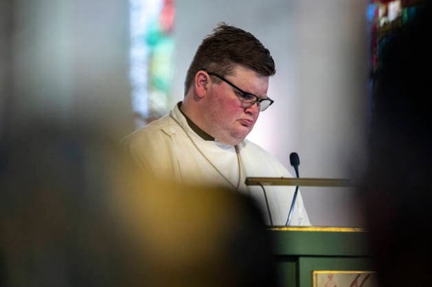 22. juli markeringen i Oslo domkirke Oslo 20260722. Fredrik Sletbakk Olsen under 22. juli markeringen i Oslo domkirke onsdag. I ar er det 15 ar siden terrorangrepet hvor 77 mennesker ble drept i 2011. Foto: Annika Byrde NTB Oslo Norge EahgKTBF2fk EDITORIAL USE ONLY Ref:_BNCEahgKTBF2fk.jpg *** July 22 commemoration at Oslo Cathedral, Oslo, July 22, 2026. Fredrik Sletbakk Olsen during the July 22 commemoration at Oslo Cathedral on Wednesday. This year marks 15 years since the terrorist attack in which 77 people were killed in 2011. Photo: Annika Byrde, NTB Oslo, Norway EahgKTBF2fk EDITORIAL USE ONLY Ref BNCEahgKTBF2fk jpg  Copyright: xAnnikaxByrdex xNTBx