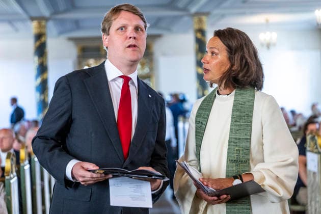 22. juli markeringen i Oslo domkirke Oslo 20260722. Utviklingsminister Asmund Grover Aukrust (Ap) og domkirkeprest Ellen Aasland Reinertsen under 22. juli markeringen i Oslo domkirke onsdag. I ar er det 15 ar siden terrorangrepet hvor 77 mennesker ble drept i 2011. Foto: Annika Byrde NTB Oslo Norge ZhywdqGIj1E EDITORIAL USE ONLY Ref:_BNCZhywdqGIj1E.jpg *** July 22 commemoration at Oslo Cathedral, Oslo, July 22, 2026. Minister of Development Asmund Grover Aukrust (Ap) and Cathedral Pastor Ellen Aasland Reinertsen during the July 22 commemoration at Oslo Cathedral on Wednesday. This year marks 15 years since the terrorist attack in which 77 people were killed in 2011. Photo: Annika Byrde, NTB, Oslo, Norway. ZhywdqGIj1E EDITORIAL USE O  Copyright: xAnnikaxByrdex xNTBx